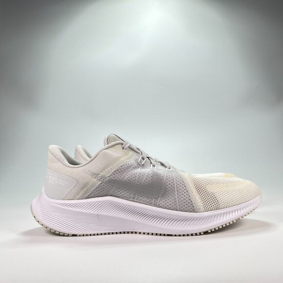 Nike Quest 4 White Gray Running Shoes Comfort Lace Up DA1106-100 Women's Size 8 - Picture 1 of 10